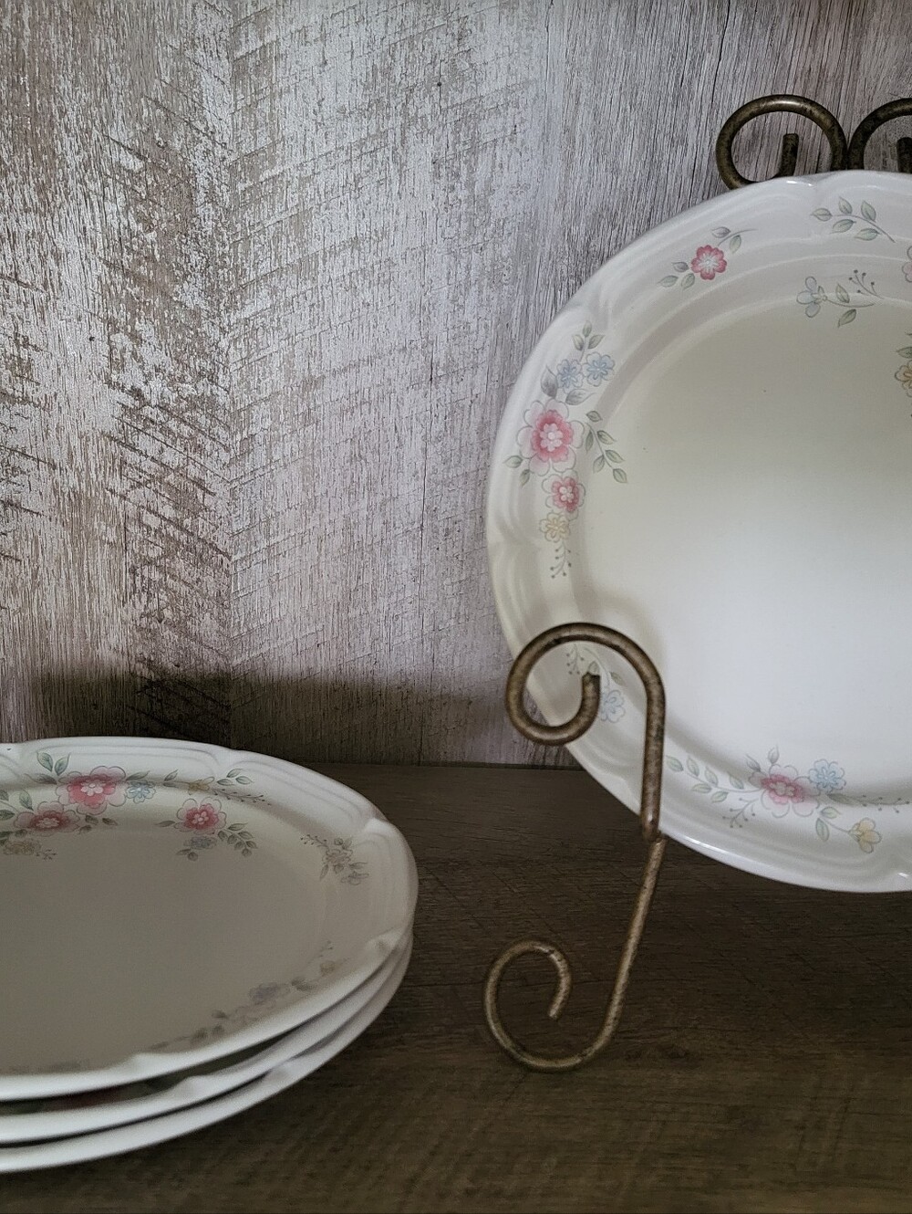 International DAWN 8532 7.5 INCH plates